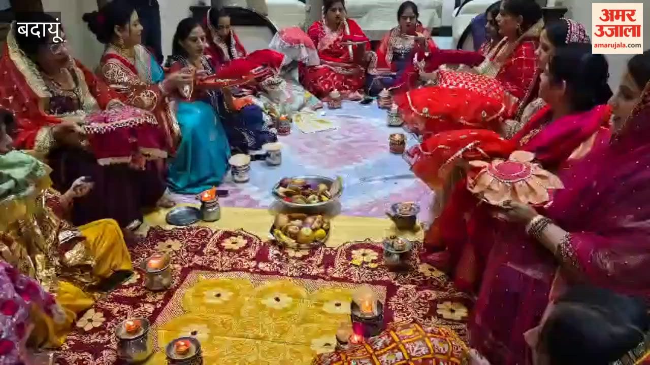 performed a collective prayer on Karwa Chauth in budaun